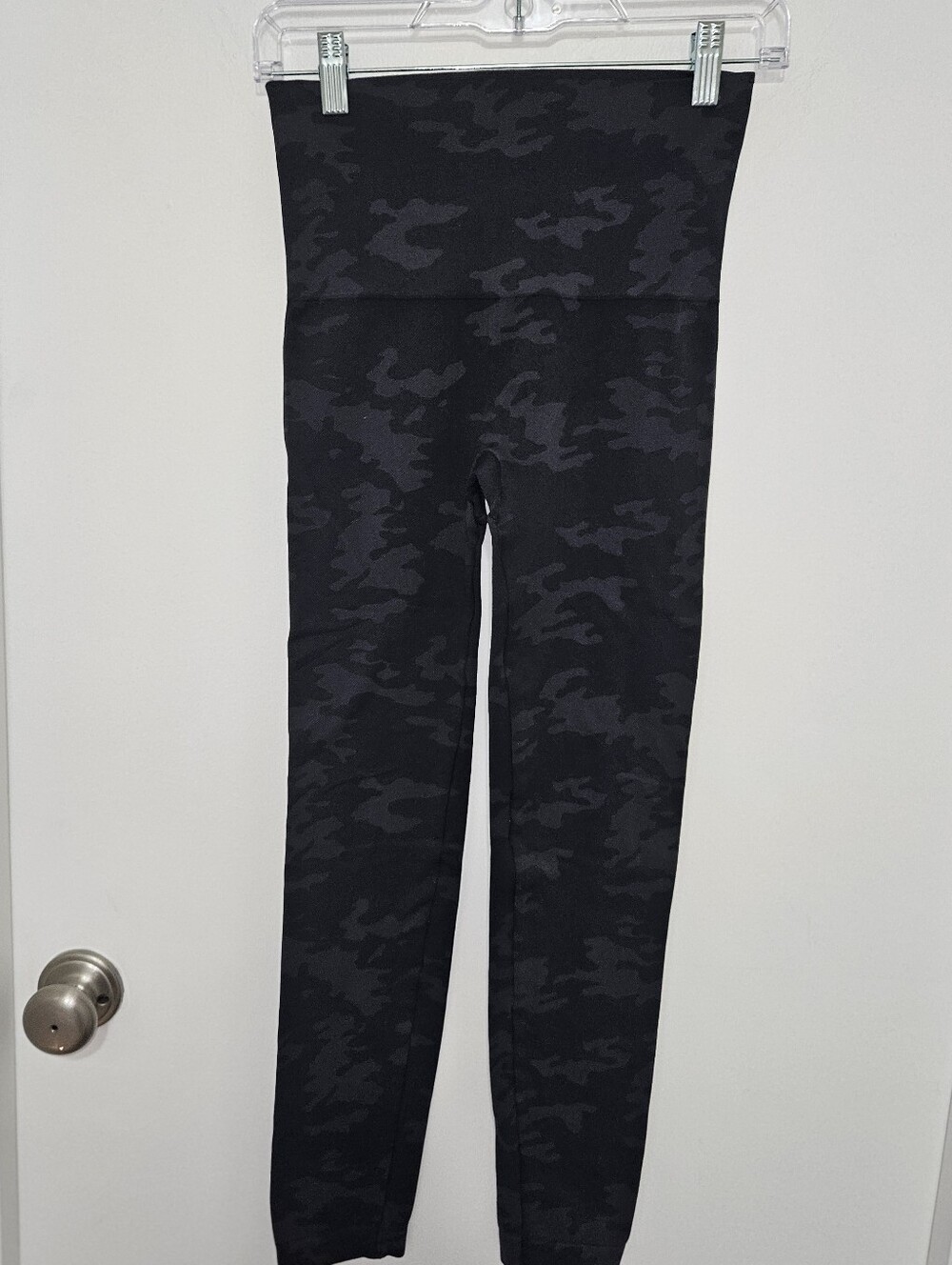 Spanx Look At Me Now Black Camo High-Waist Leggings Large Compression - Picture 1 of 5